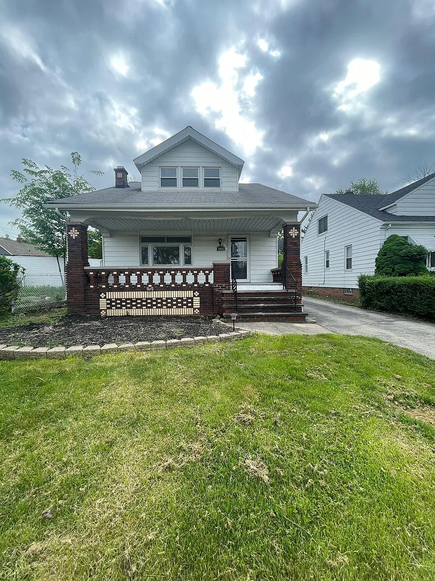 5035 Thomas St photo 1