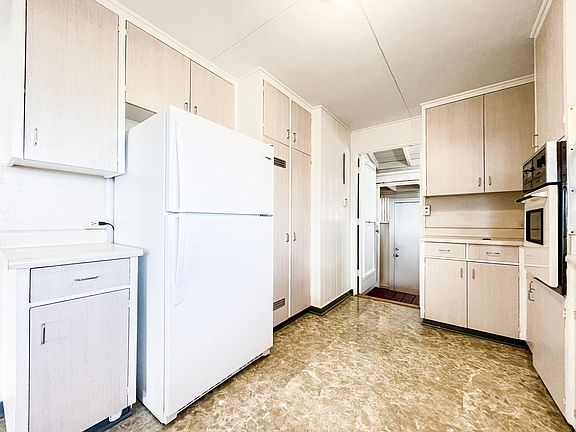 4th image of 906 Upalu St
