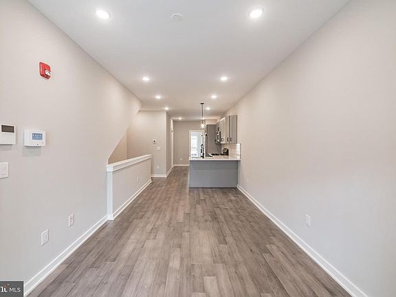 4th image of 2410 Clifford St #2