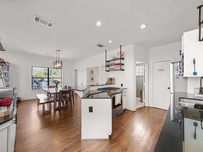 1231 Jackson Blvd — Photo 11