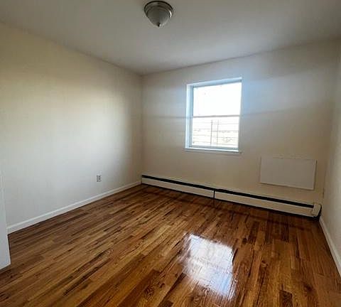 3rd image of 607 Hollywood Ave APT 2