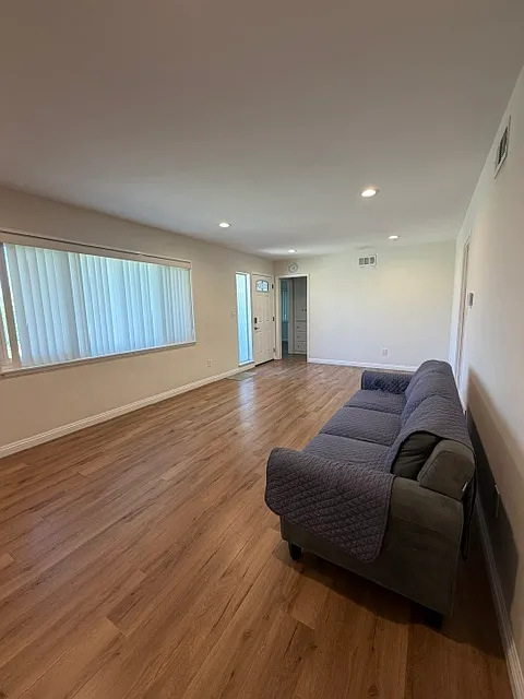 2 bed, 1000 sqft, $2,850 — Photo 2