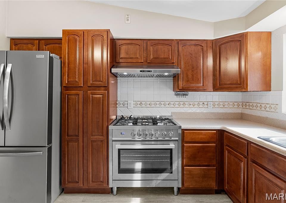 6 Lila Ln, Florissant, MO 63033 | Zillow