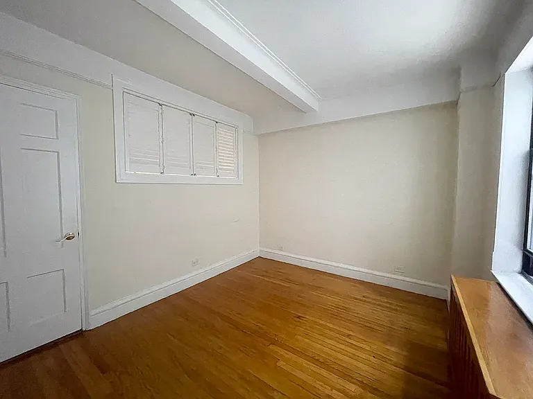 121 E 31st St #1E — Photo 6