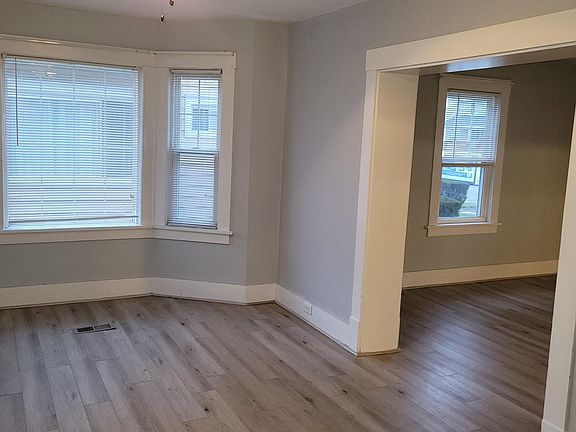 3rd image of 220 E Garfield Ave