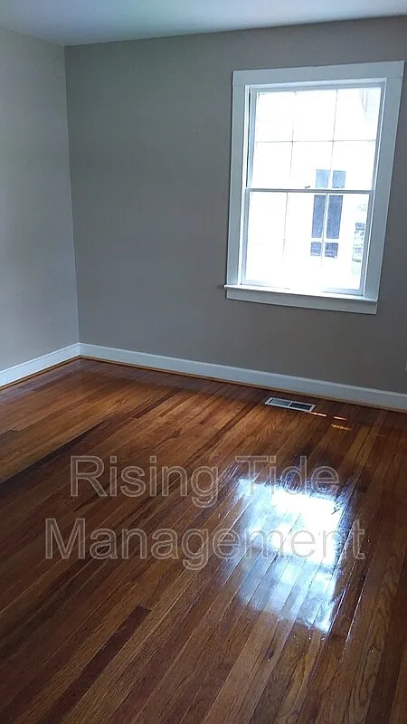3 bed, 2.0 bath, 1072 sqft, $1,200 — Photo 2