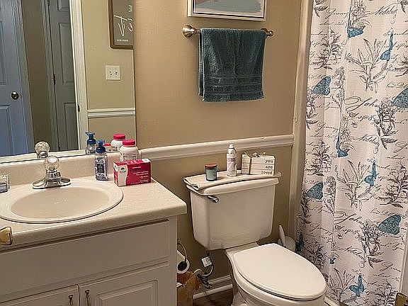 2nd Bathroom 