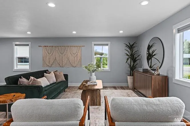 2043 S Leadville Ave — Photo 3
