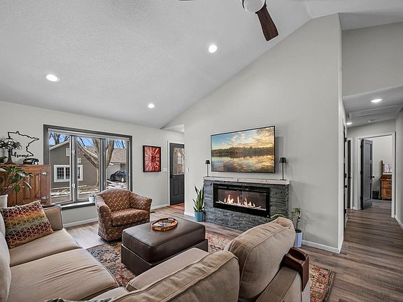 4th image of 1024 Fox Run Rd