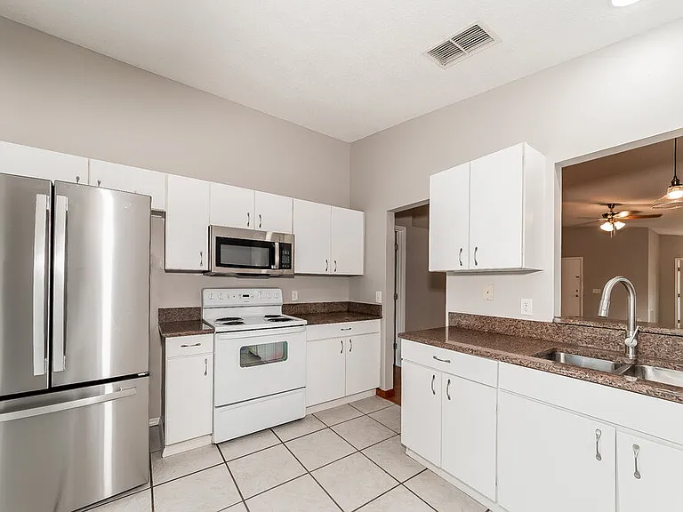 3575 Chinaberry Ln — Photo 7