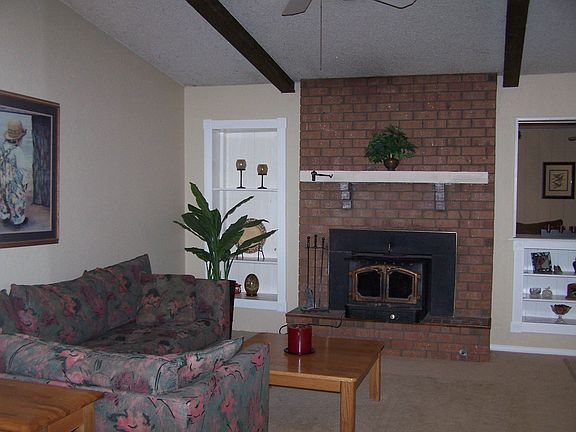 2nd living area, cathedral ceiling