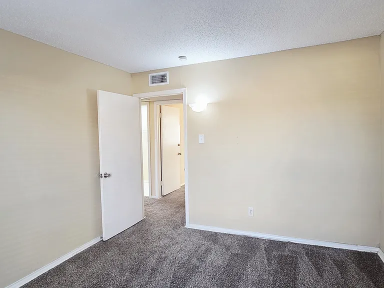 220 Village North Dr — Photo 12
