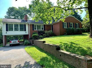 21686 Evergreen Mills Rd, Leesburg, VA 20175