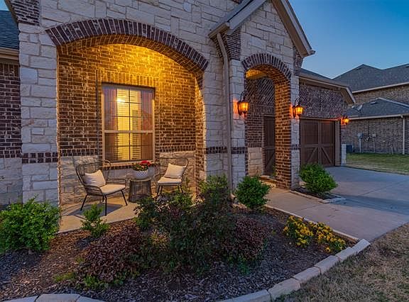 4th image of 2385 Llano Dr