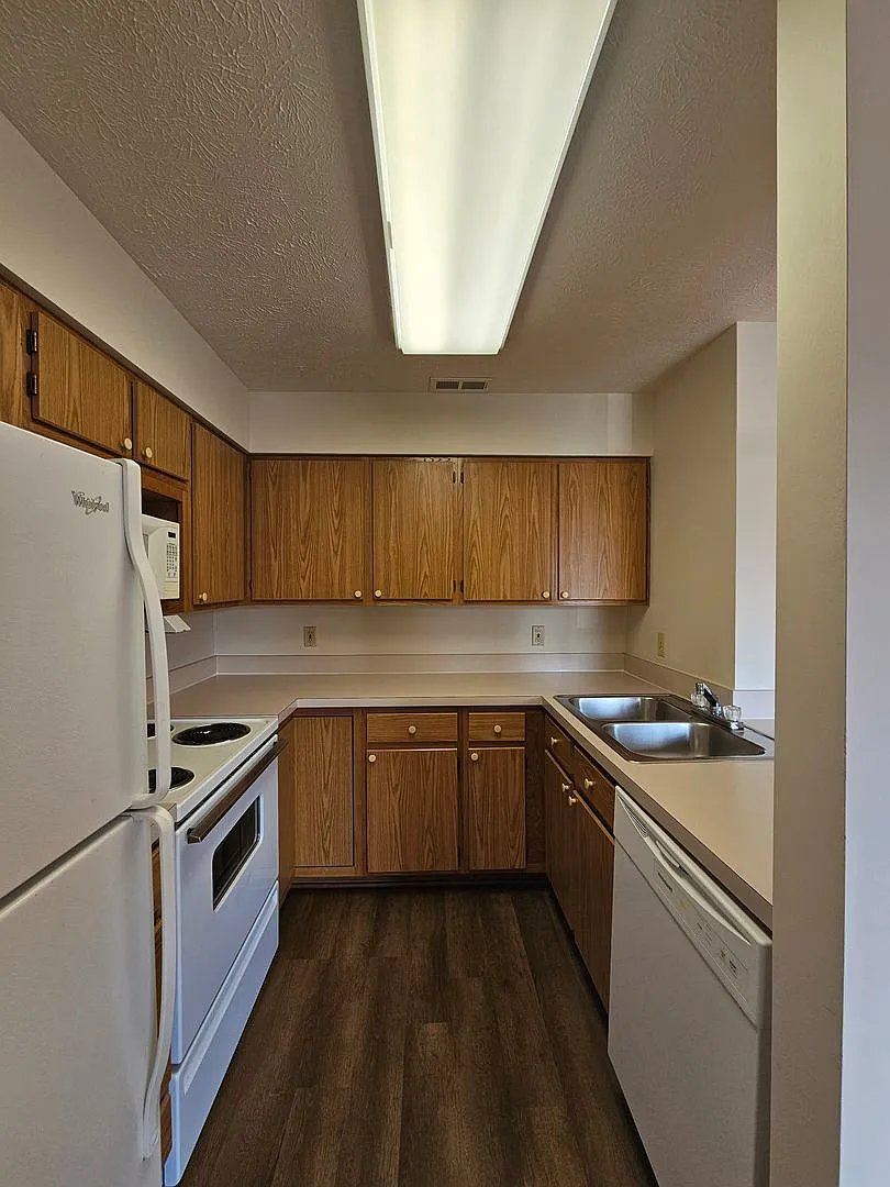 Affordable Apartment Community Comfortable Living in a Convenient Location — Photo 4