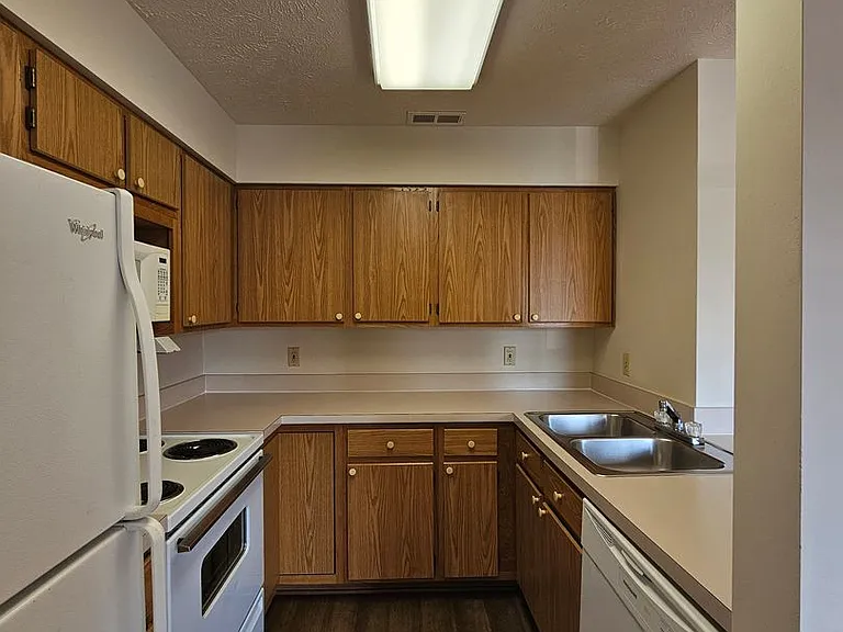 Affordable Apartment Community Comfortable Living in a Convenient Location — Photo 4