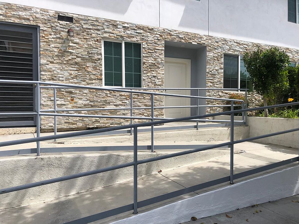 1st image of 16429 Victory Blvd #5