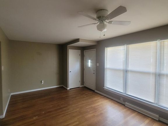 3rd image of 516 Holiday Ave