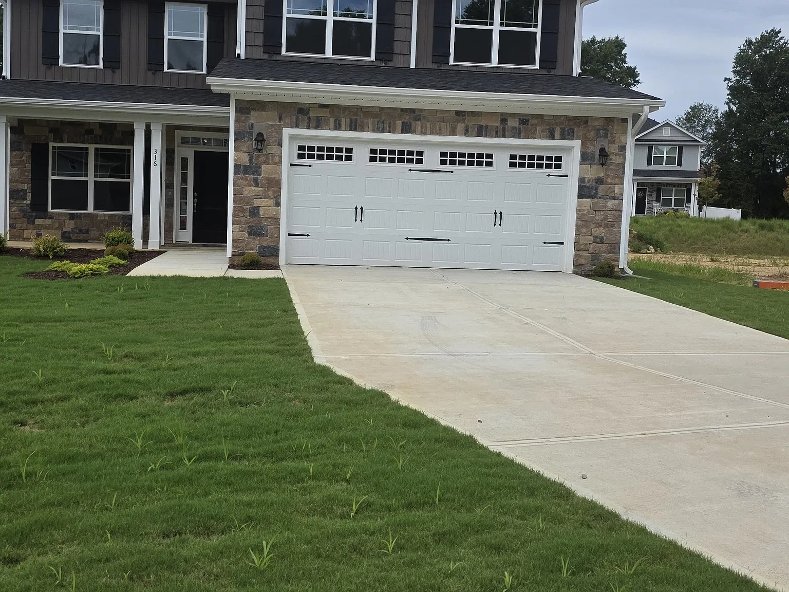 5 bed, 2628 sqft, $2,550 — Photo 1
