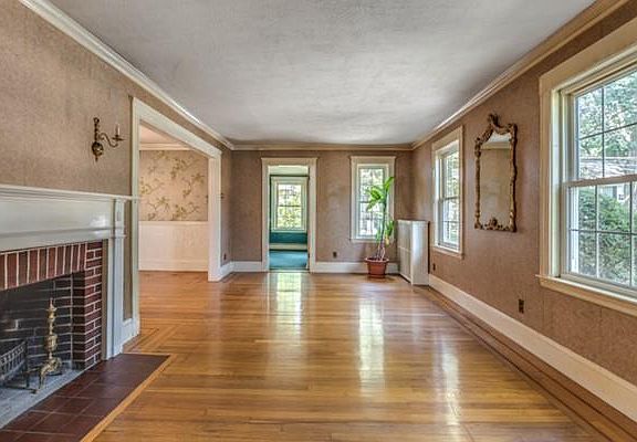4th image of 79 Harold St