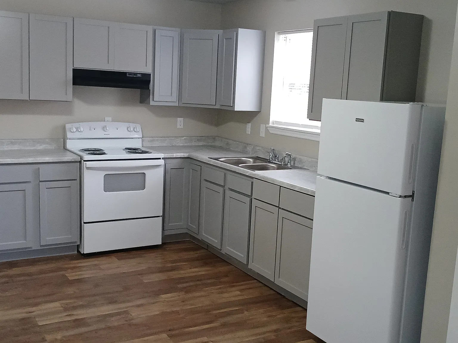 122 Scotch Ct — Photo 2