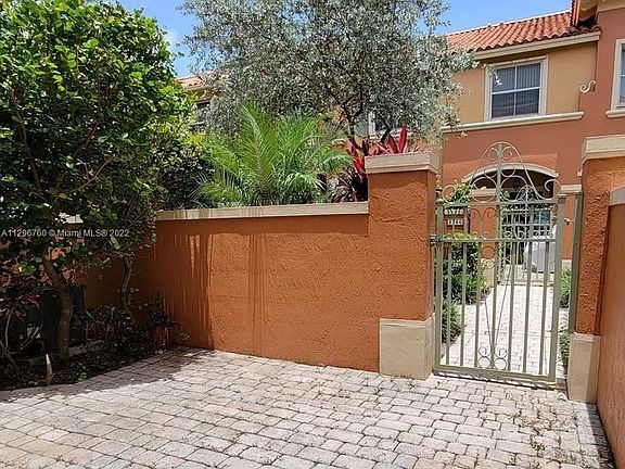 4th image of 4957 Leeward Ln #3104