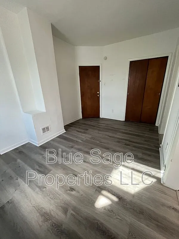 1 bed, 1.0 bath, 750 sqft, $995 — Photo 2