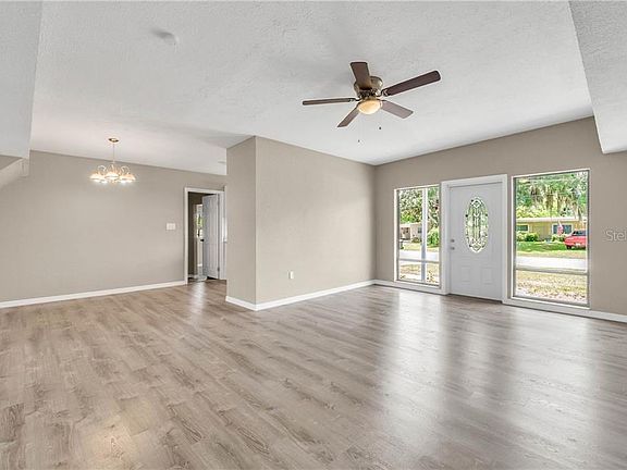 3rd image of 550 Manor Dr