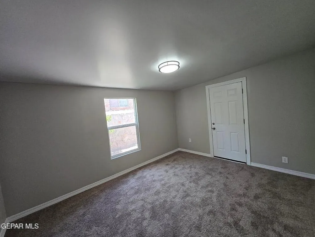 3 bed, 1.0 bath, 800 sqft, $1,400 — Photo 3
