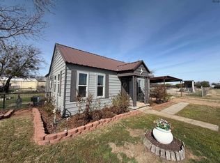 409 N Hammond St, Henrietta, TX 76365