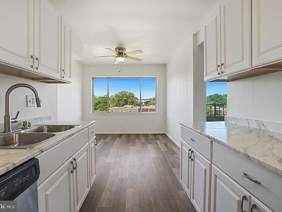 3rd image of 454 Girard St #373