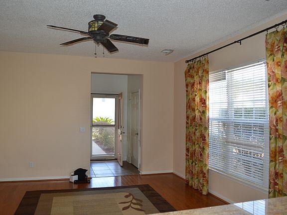 Unfurnished living room