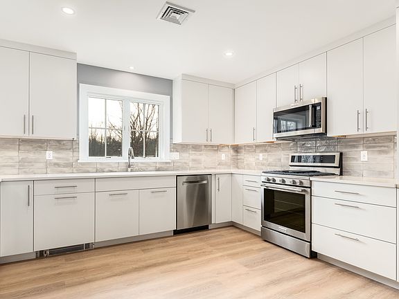 Select 05 - 16 Hickory Rd INT 18 - PRINT.jpg