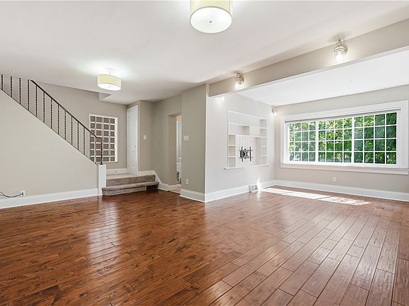 3rd image of 5443 Wellesley Ave
