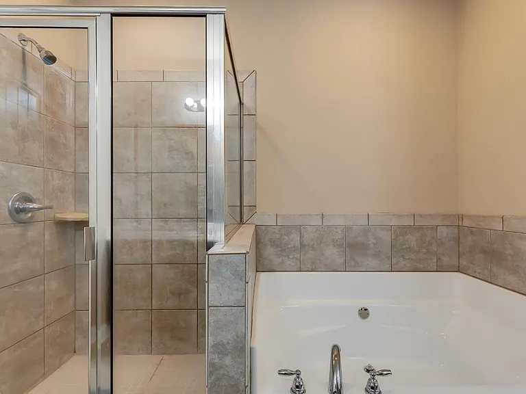 426 Woodbark Ct — Photo 8
