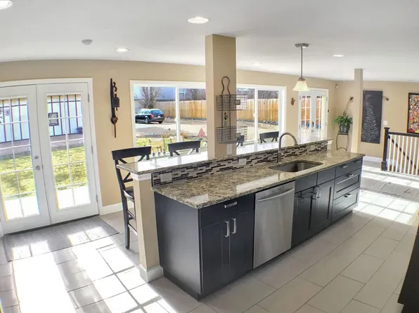 10350 W Glennon Dr, Lakewood, CO 80226