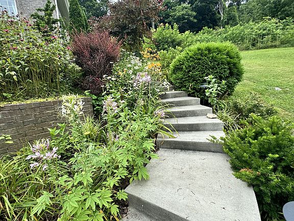 2nd image of 782 Saussy Pl