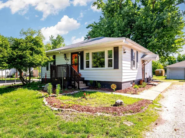 1016 Spring Bay Rd, East Peoria, IL 61611