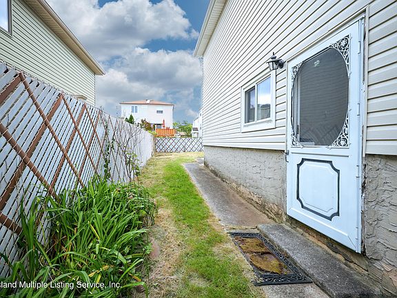5th image of 131 Woehrle Ave
