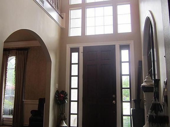 4th image of 5015 Oakmont Dr
