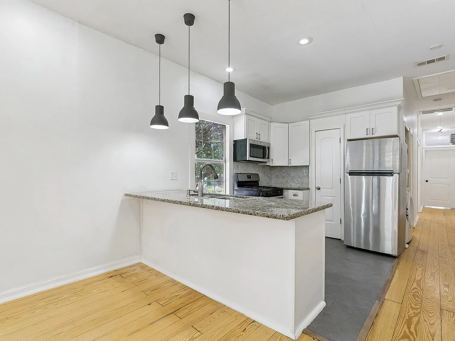 4233 S Tonti Street — Photo 2