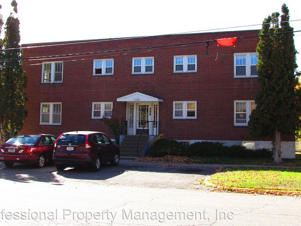 1st image of 200 Woodford St APT 3