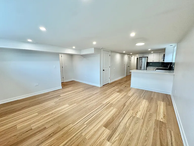 4816 W Henderson St #G — Photo 11