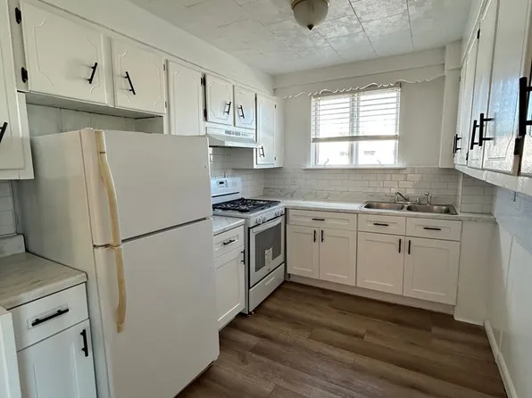 90 Montaup St, 90 Montaup St #2, Fall River, MA 02724