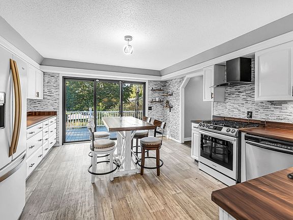 4th image of 10 Robert Dr