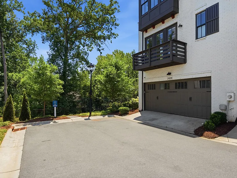 2428 Runnymede Ln — Photo 62