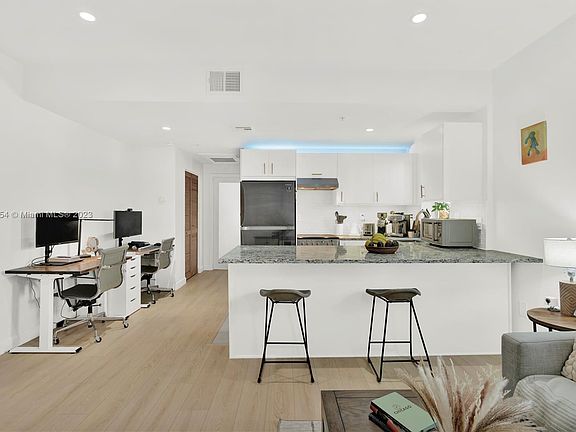 4th image of 1542 Drexel Ave APT 206