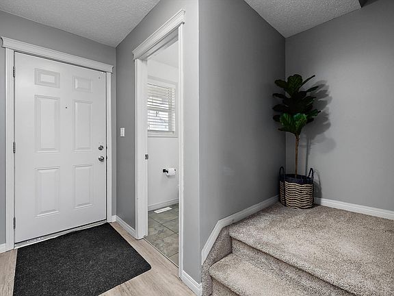 3rd image of 80 Hartwick Lndg