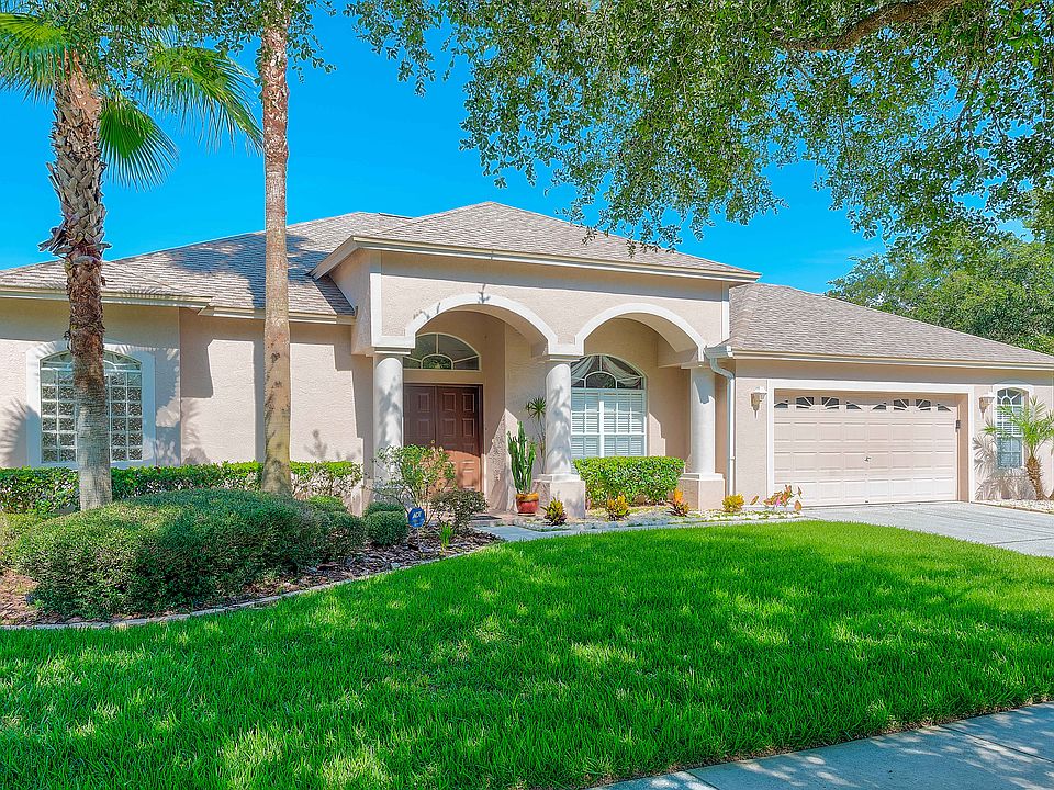 LOTS OF CURB APPEAL/NEW ROOF