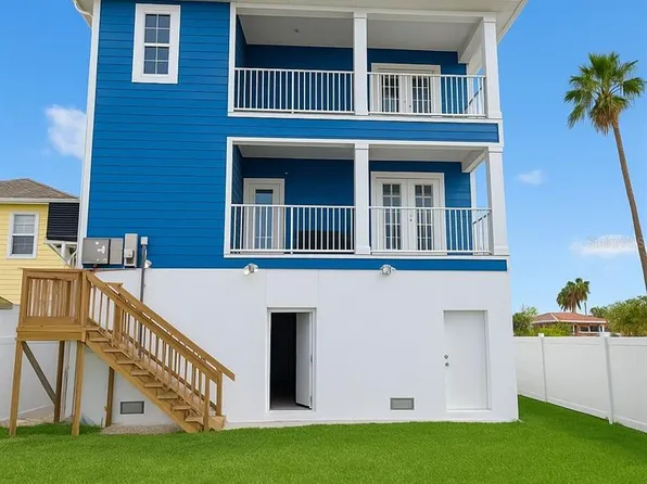 13117 4th St E, Madeira Beach, FL 33708